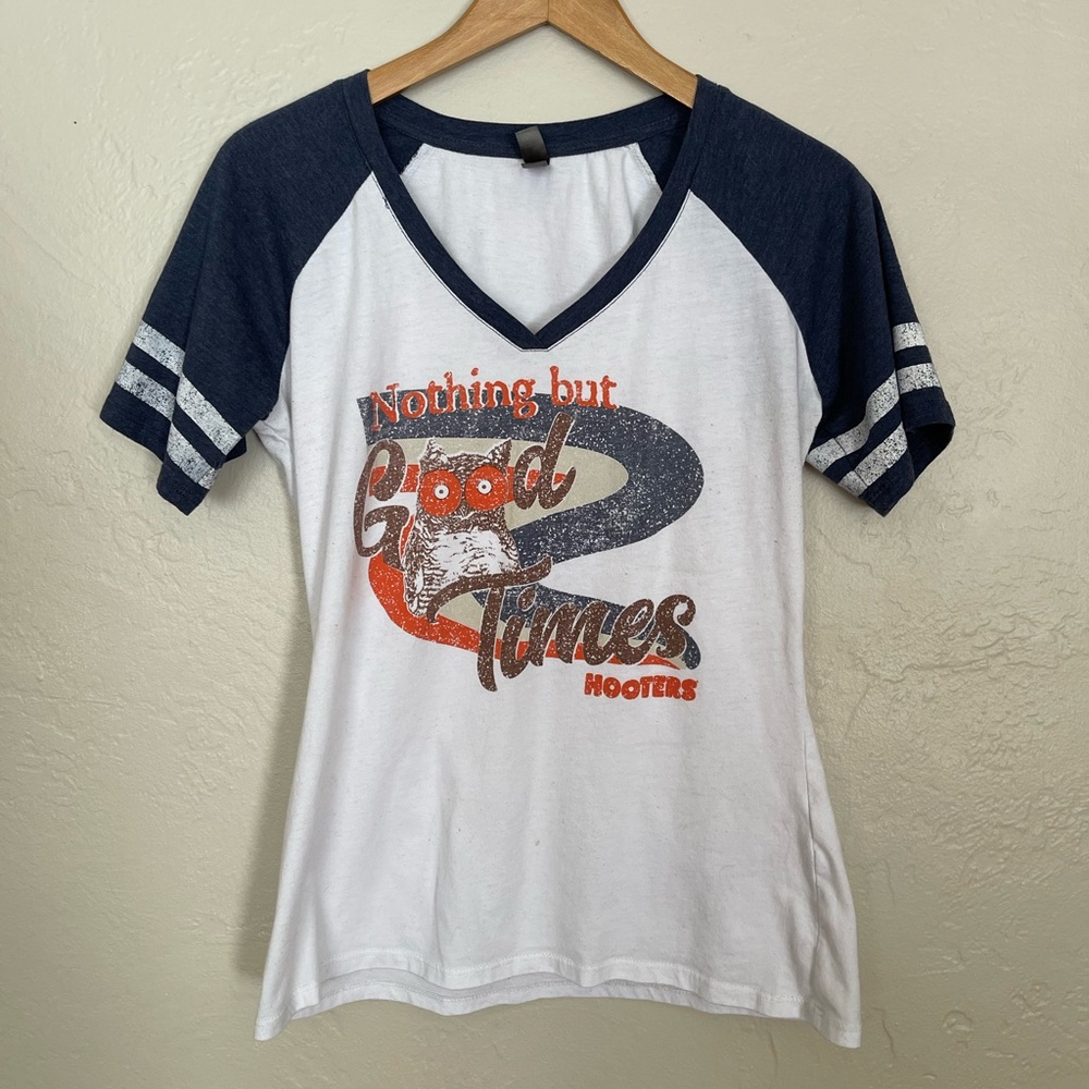 Vintage Hooters Tee! V-Neck Ringer Size Medium